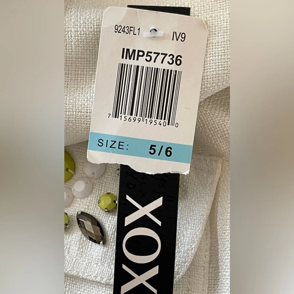 XOXO White with Green/Gold Pocket Embellishments‎ - Picture 11 of 11